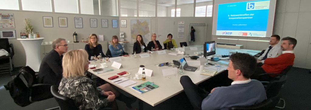 Die Kooperationspartner diskutieren Loesungen zum Thema Fachkraeftemangel