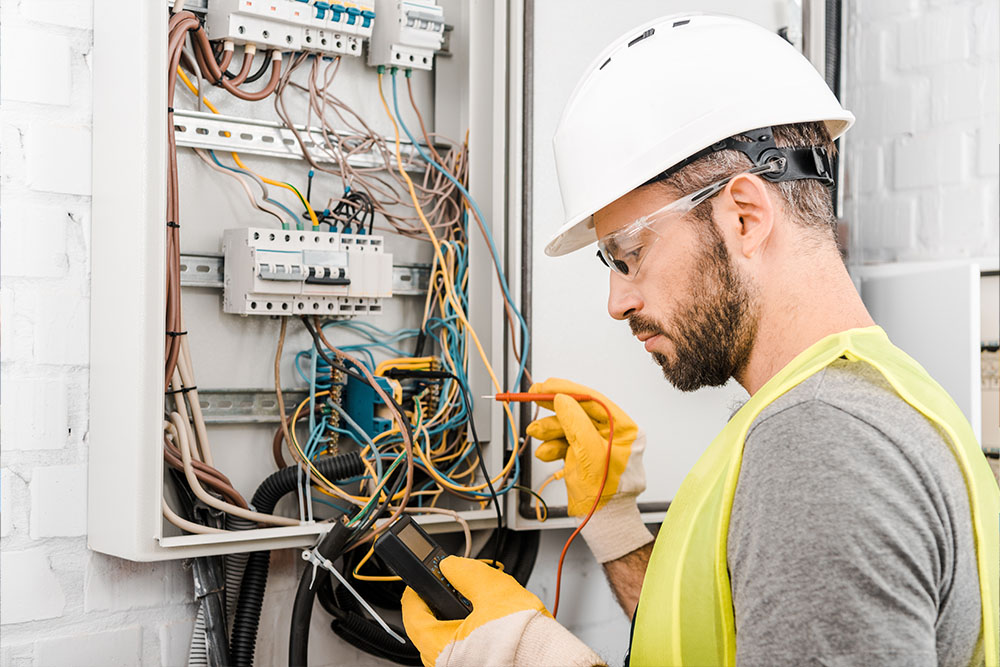 BFW Thueringen Umschulung zu Fachkraft elektrische Pruefung und Messung
