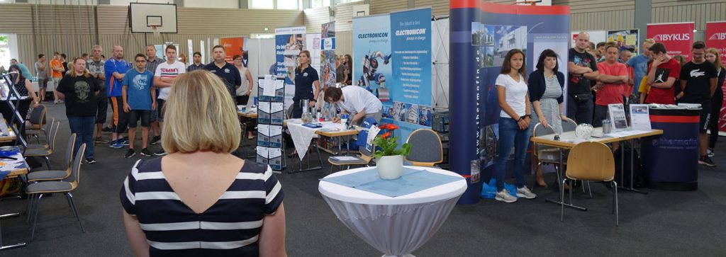 Fachkraefte und Mitarbeiter:innen finden zur Jobmesse im BFW Thueringen