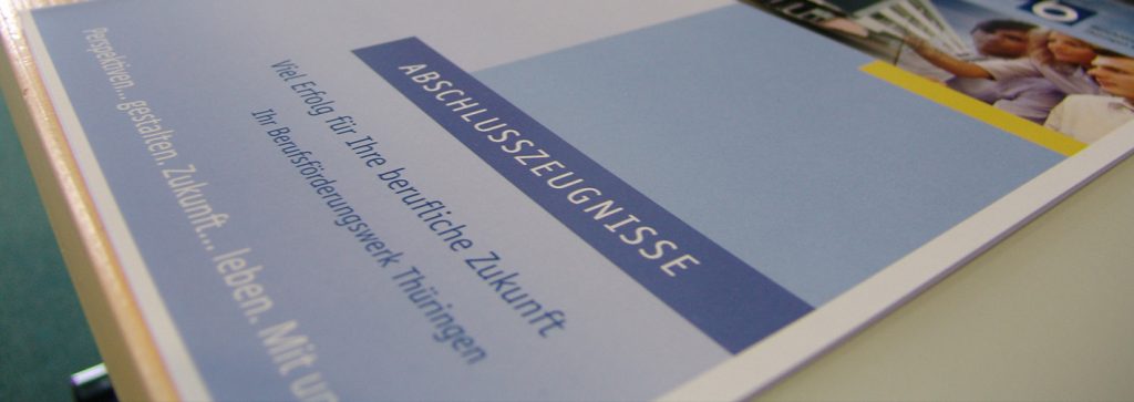 Abschluss Zeugnisse fuer Umschulung im BFW Thueringen