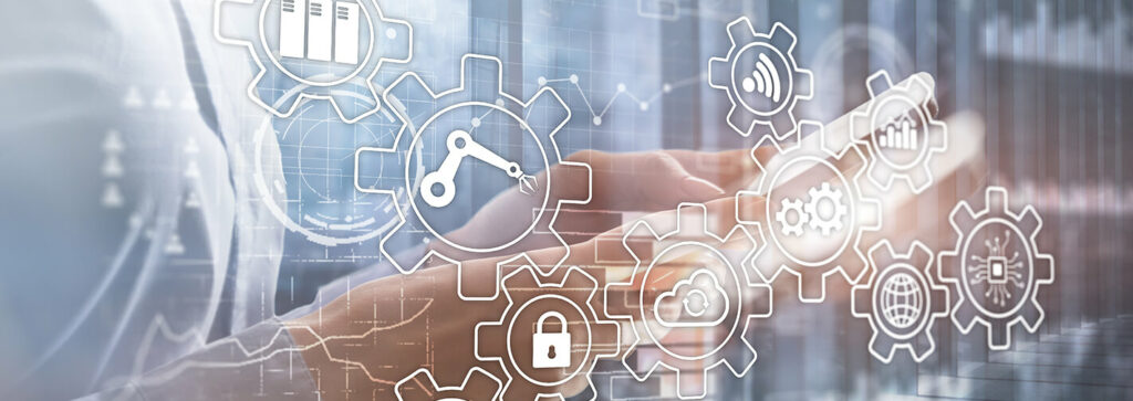 Zahnräder mit Industriesymbolen greifen ineinander