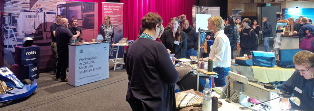 Firmen präsentieren sich mit Messeständen in Greiz