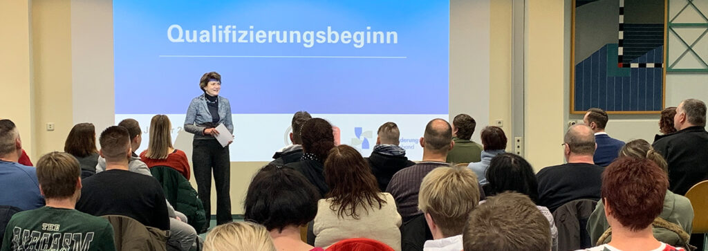 Die Geschäftsführerin begrüßt zur Umschulung im BFW Thüringen