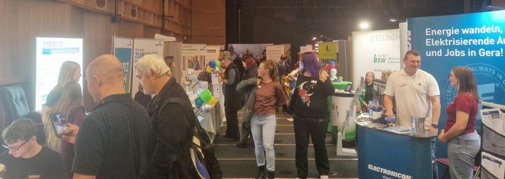Stände der Berufsmesse in der Vogtlandhalle Greiz.
